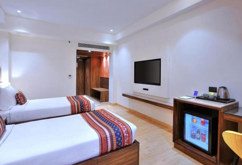 هتل Golden Tulip Agra