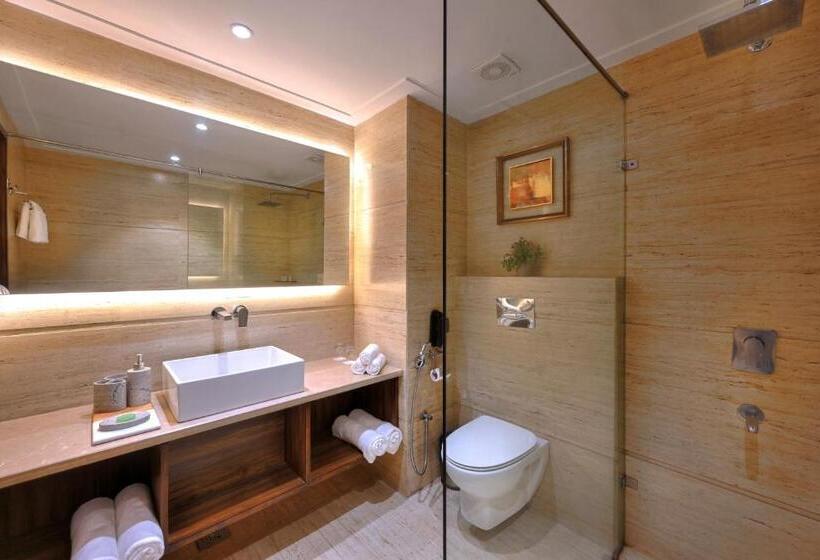 هتل Golden Tulip Agra