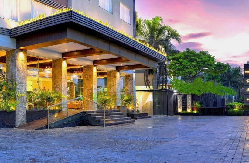 هتل Golden Tulip Agra