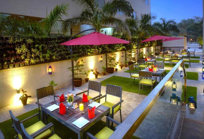 هتل Golden Tulip Agra