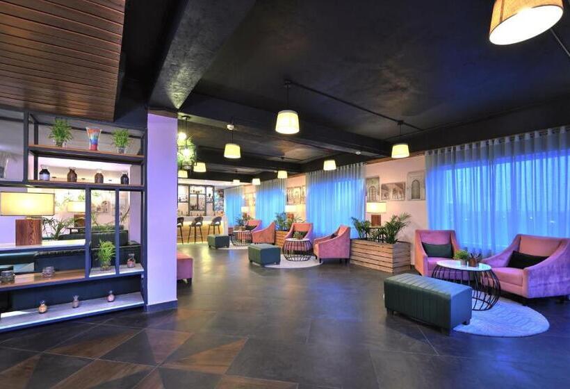 هتل Golden Tulip Agra