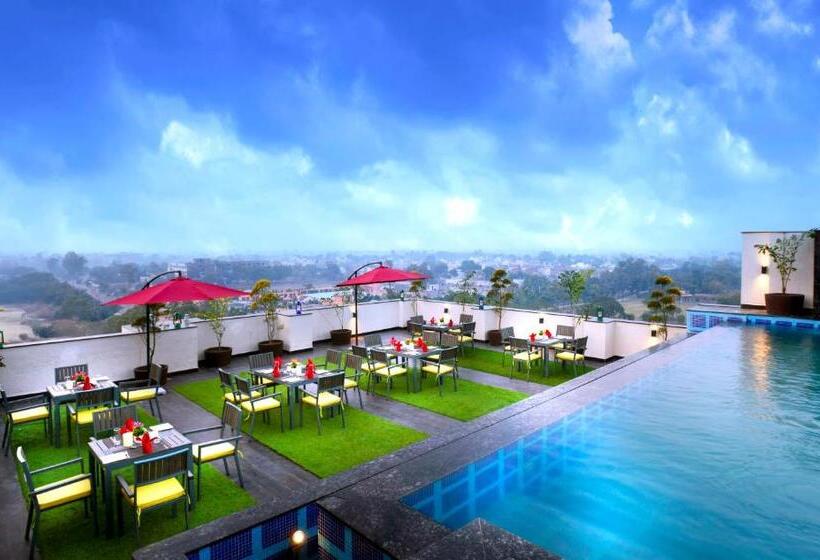 هتل Golden Tulip Agra