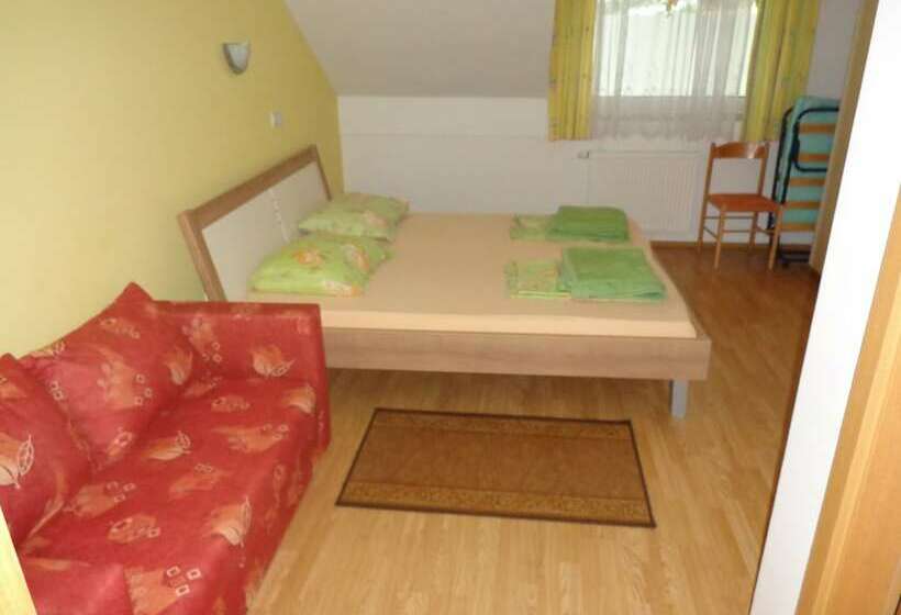 هتل روستایی Tourist Farm And Beekeeping Salamun