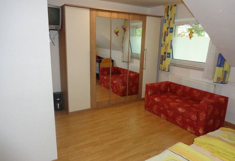 هتل روستایی Tourist Farm And Beekeeping Salamun