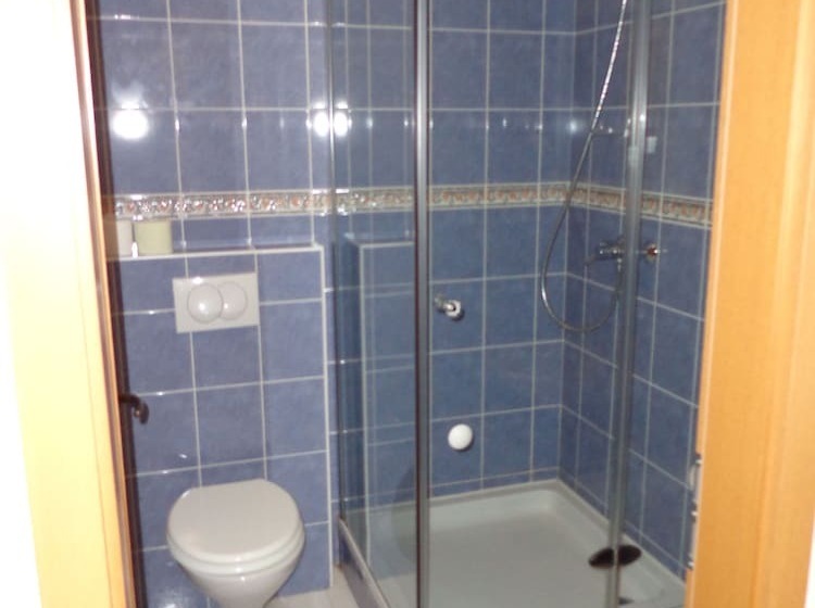 هتل روستایی Tourist Farm And Beekeeping Salamun