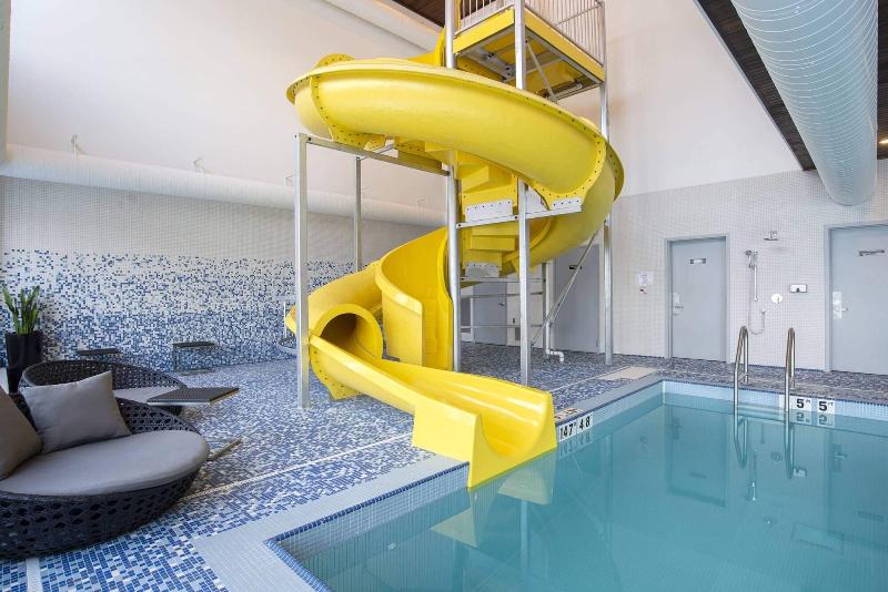 בית מלון כפרי Sandman Signature Sherwood Park