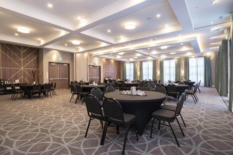 בית מלון כפרי Sandman Signature Sherwood Park