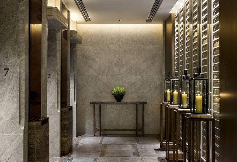 هتل The St. Regis Hong Kong