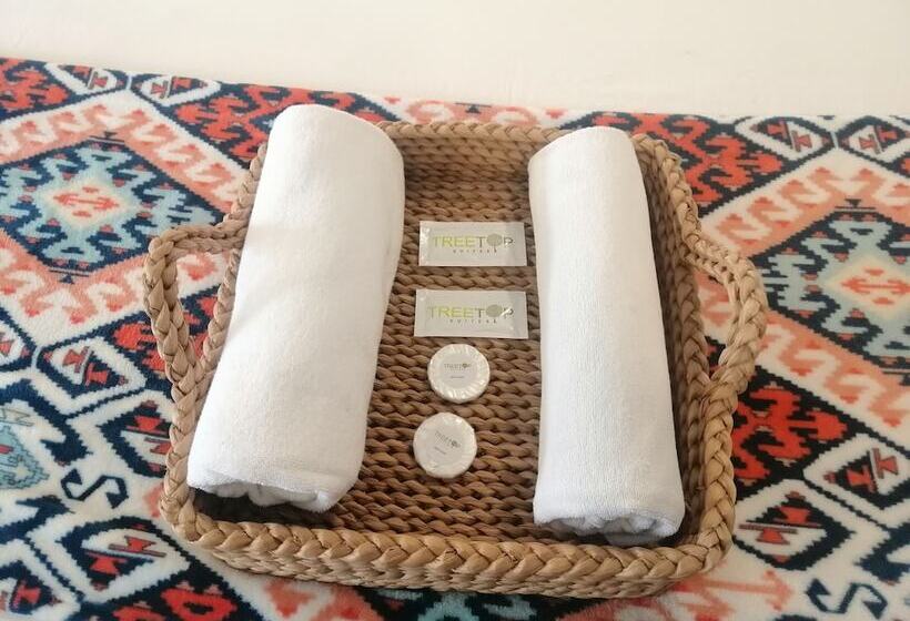 هتل Treetop Suites