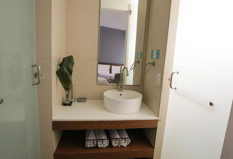 هتل Treetop Suites