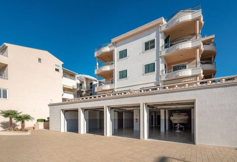 فندق Villa Tucepi Apartments