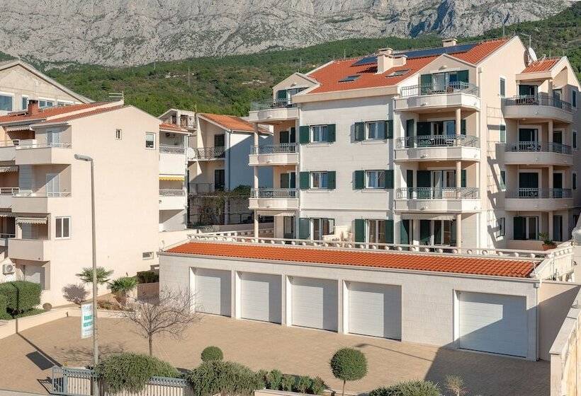 فندق Villa Tucepi Apartments