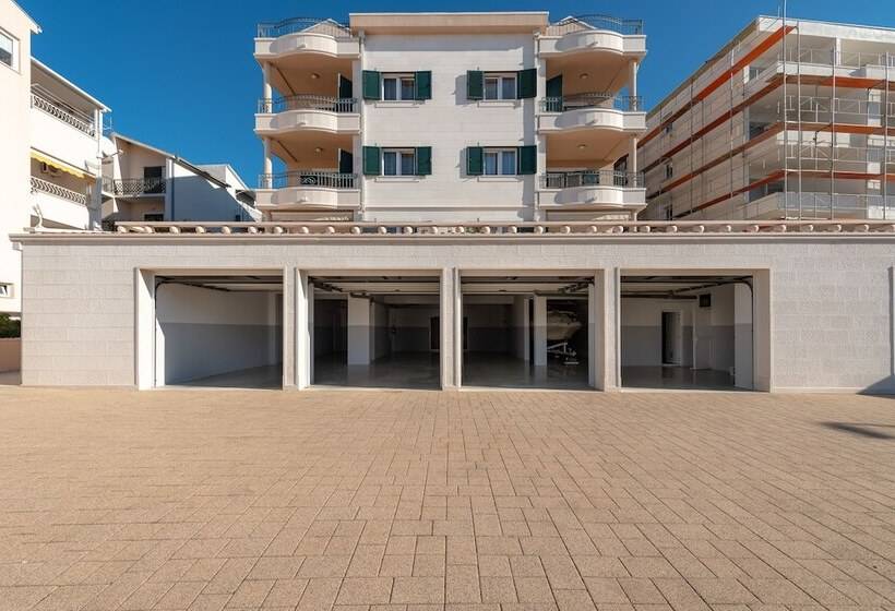 فندق Villa Tucepi Apartments