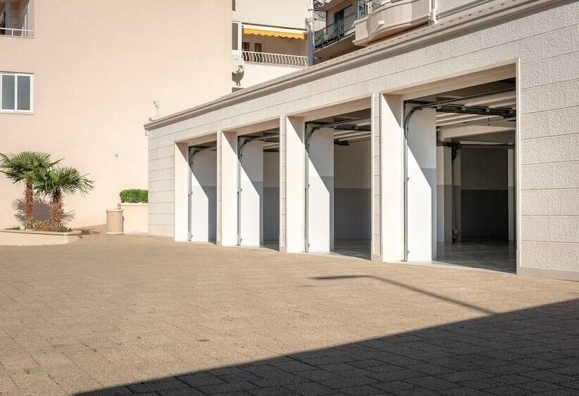 فندق Villa Tucepi Apartments