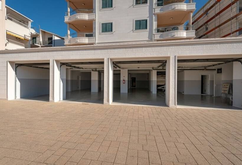 فندق Villa Tucepi Apartments