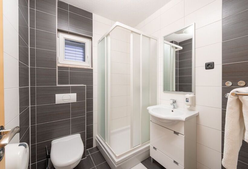 فندق Villa Tucepi Apartments