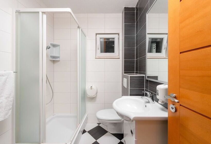 فندق Villa Tucepi Apartments