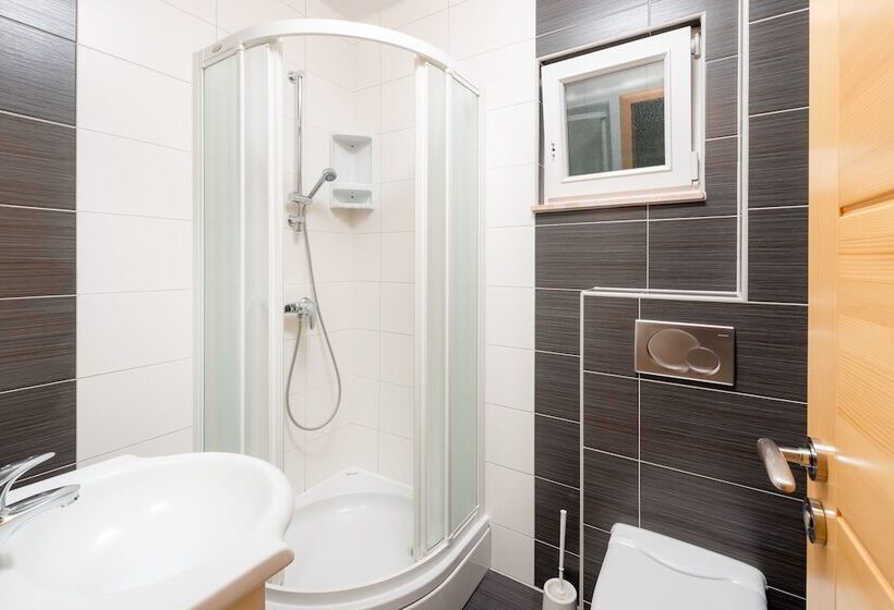 فندق Villa Tucepi Apartments