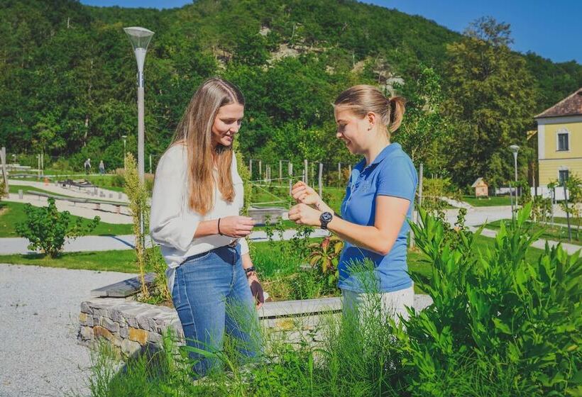 Nuhr Medical   Hotel & Restaurant