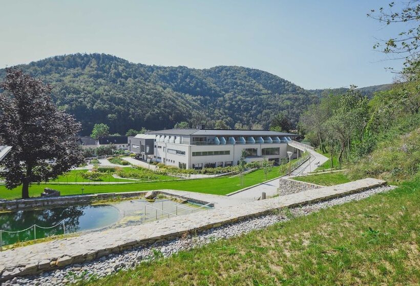 Nuhr Medical   Hotel & Restaurant