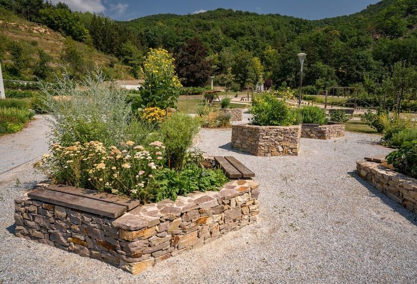 Nuhr Medical   Hotel & Restaurant