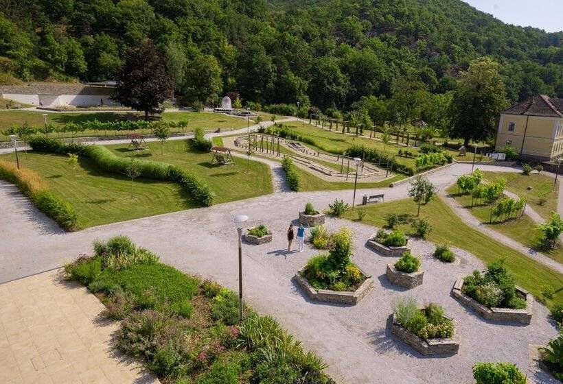 Nuhr Medical   Hotel & Restaurant