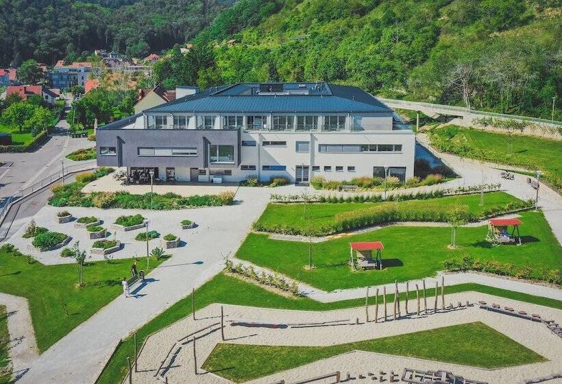 Nuhr Medical   Hotel & Restaurant