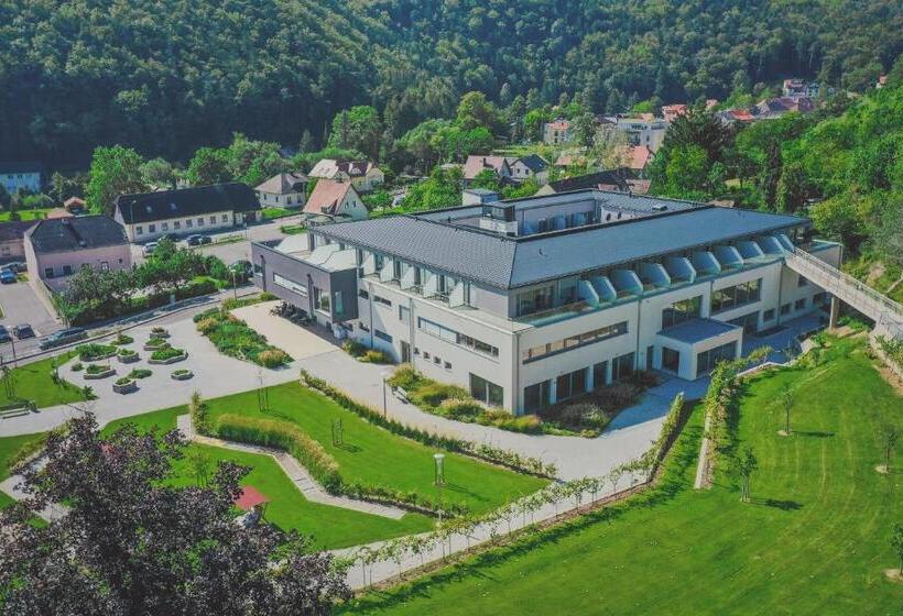 Nuhr Medical   Hotel & Restaurant