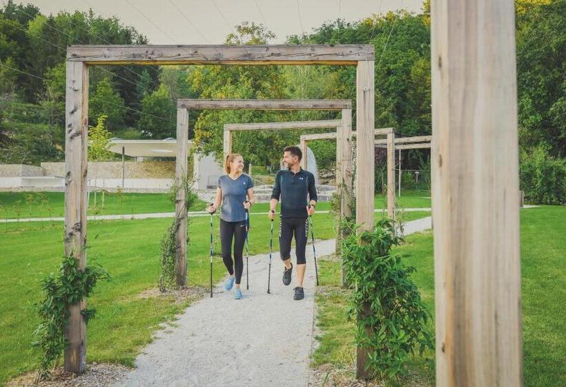 Nuhr Medical   Hotel & Restaurant