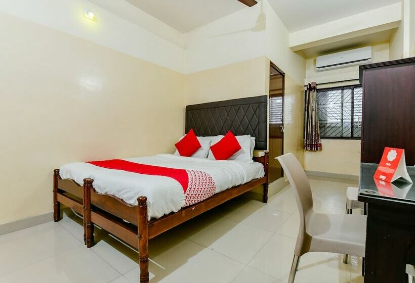 Oyo 23115 Hotel Saravana