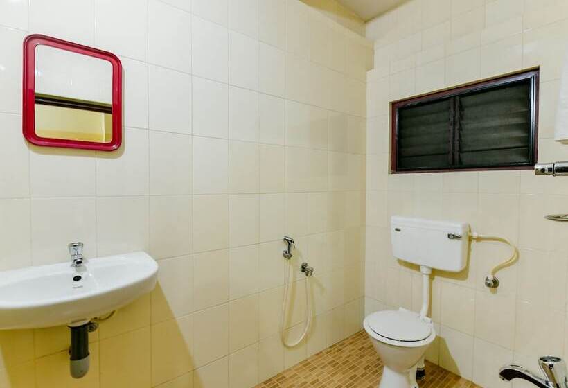 Oyo 23115 Hotel Saravana