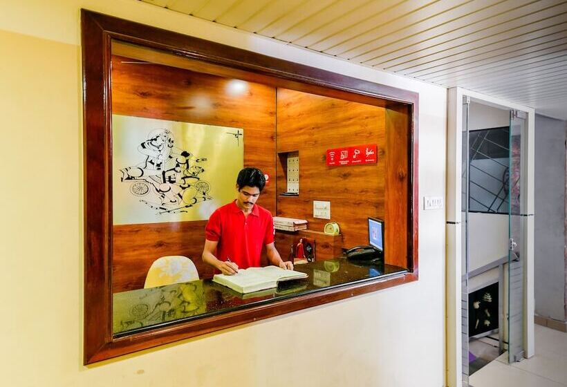 Oyo 23115 Hotel Saravana