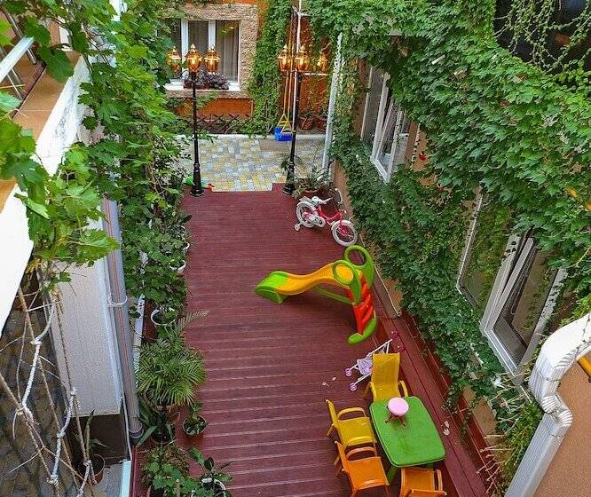 پانسیون Kamelot