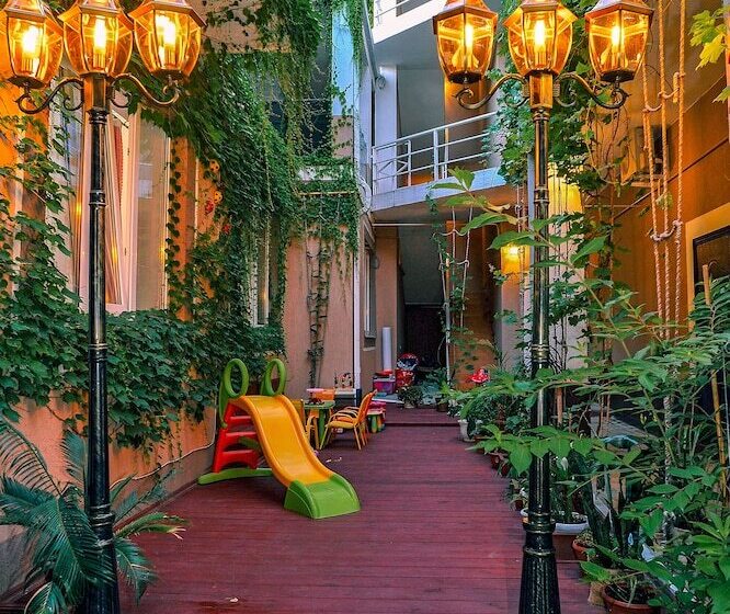 پانسیون Kamelot