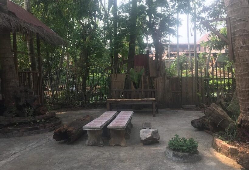 پانسیون Manotemple House