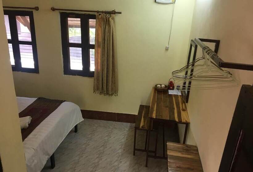 پانسیون Manotemple House