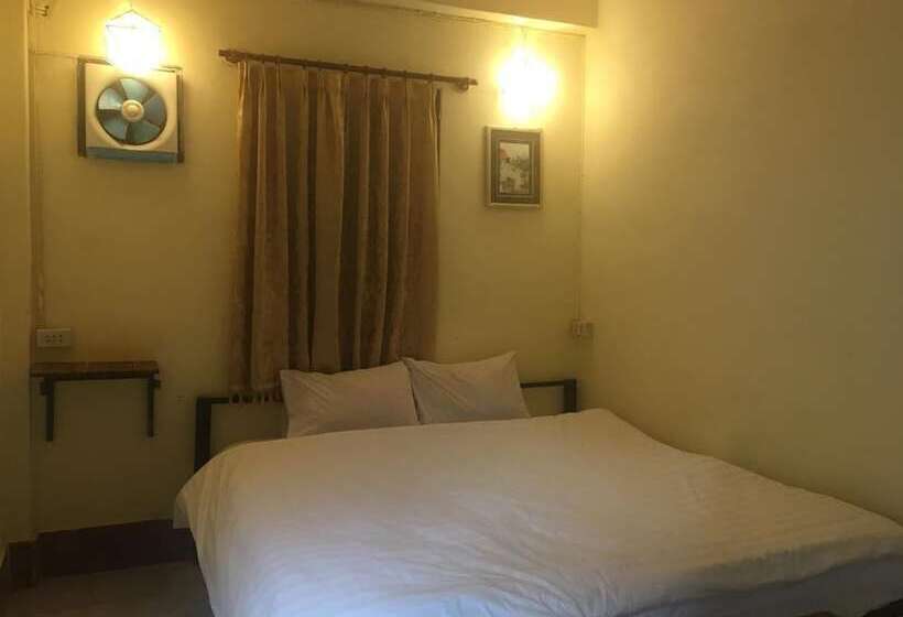 پانسیون Manotemple House