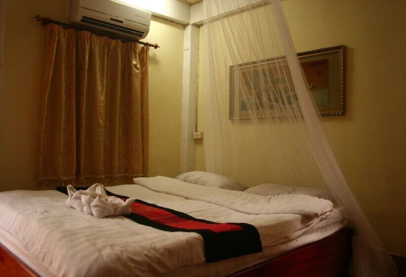 پانسیون Manotemple House