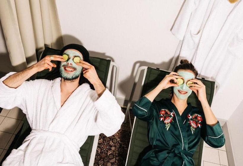 The Green Elephant Hostel & Spa