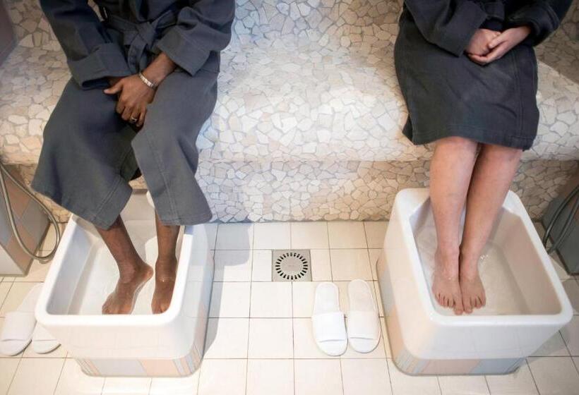 The Green Elephant Hostel & Spa