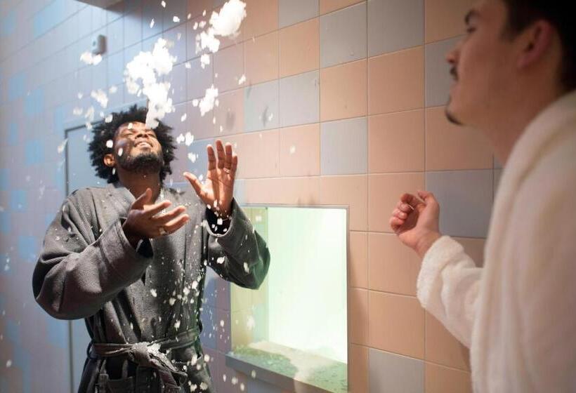 The Green Elephant Hostel & Spa