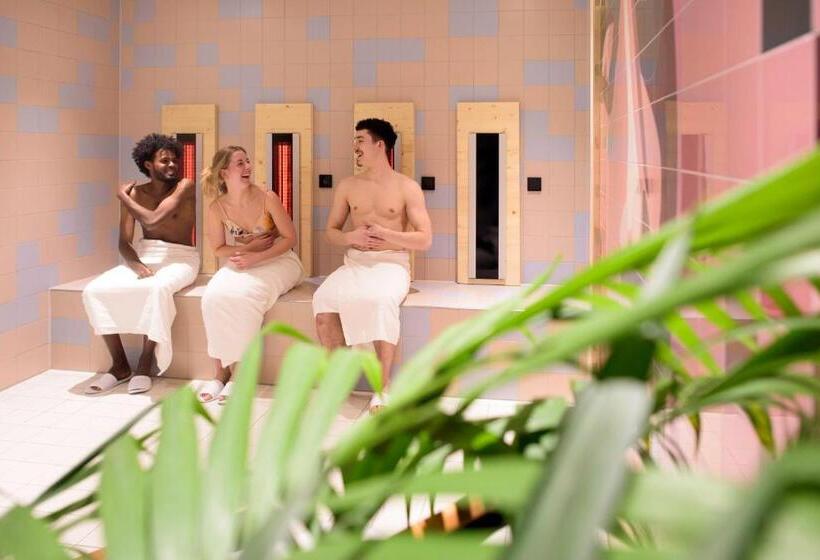 The Green Elephant Hostel & Spa