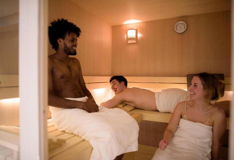 The Green Elephant Hostel & Spa