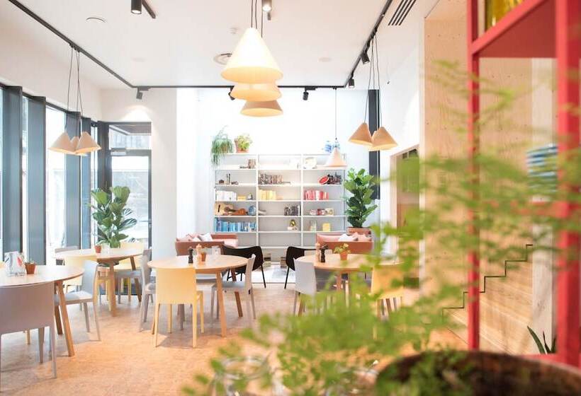 The Green Elephant Hostel & Spa