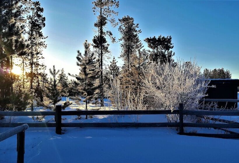 Woodhouse Cottages And Ranch