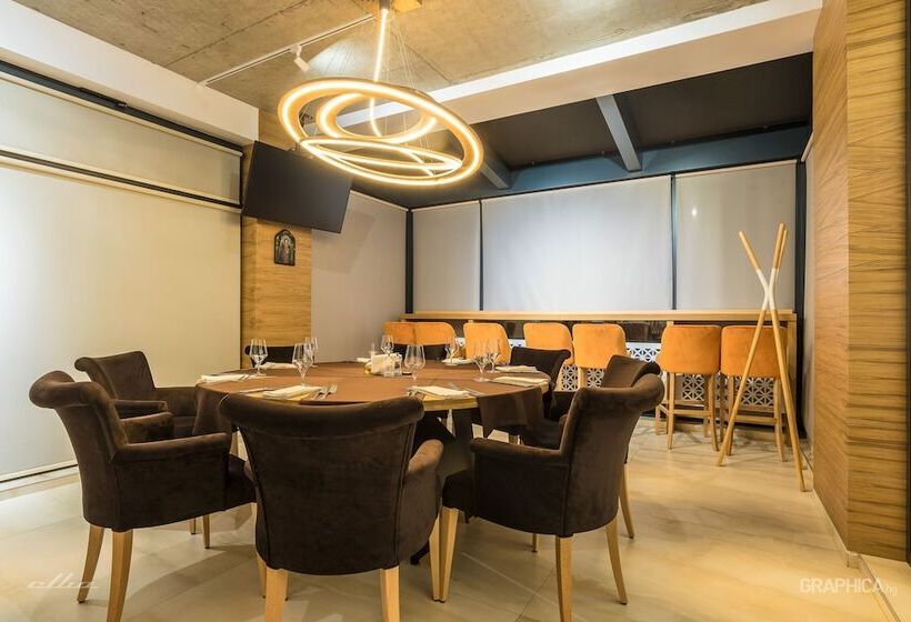 103 Degrees Hotel & Spa