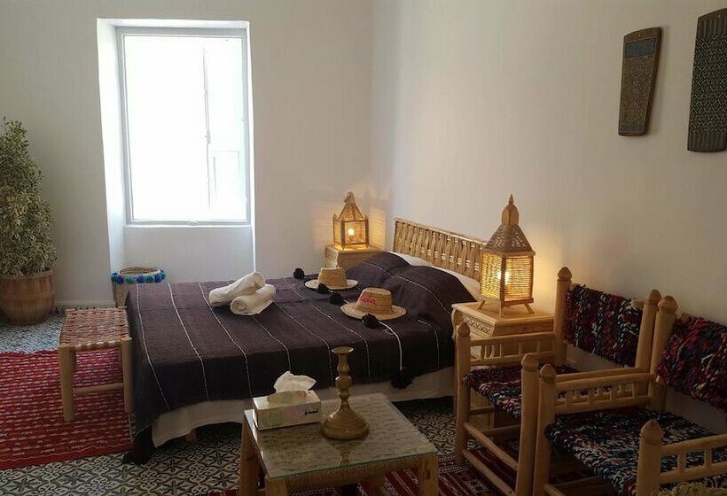 Art Riad Au Bord De La Mer