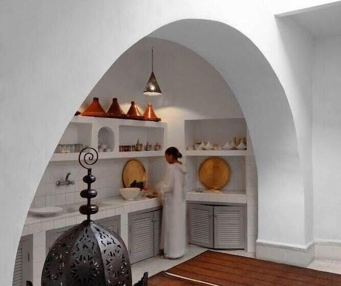 Art Riad Au Bord De La Mer