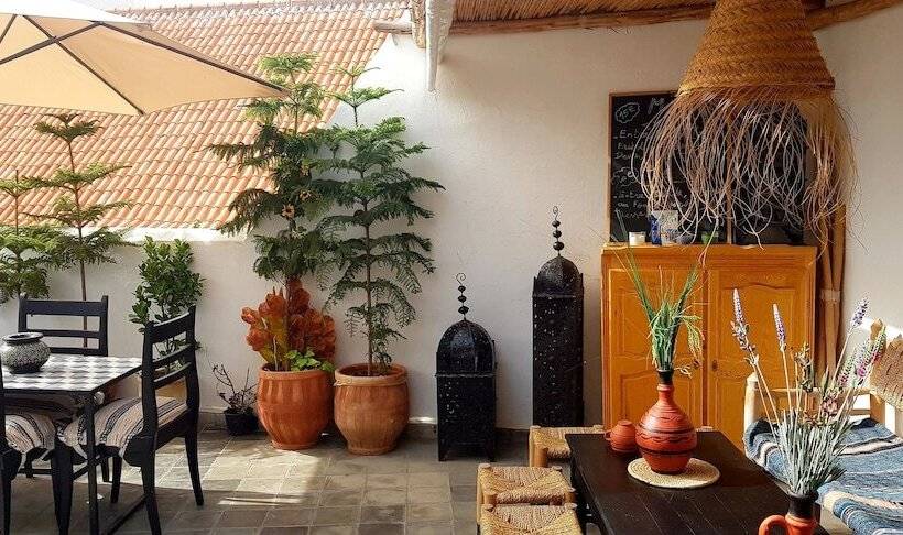 Art Riad Au Bord De La Mer