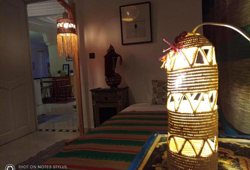 Art Riad Au Bord De La Mer